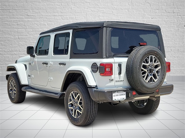 2025 Jeep Wrangler Sahara photo 3