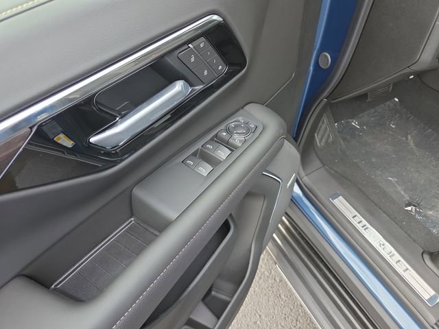 2025 Chevrolet Suburban Premier photo 5