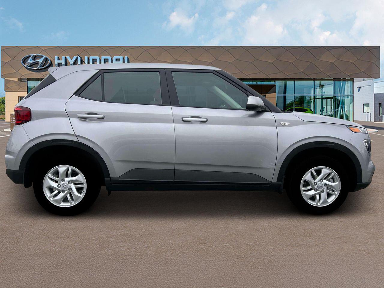 2025 Hyundai Venue SE photo 7