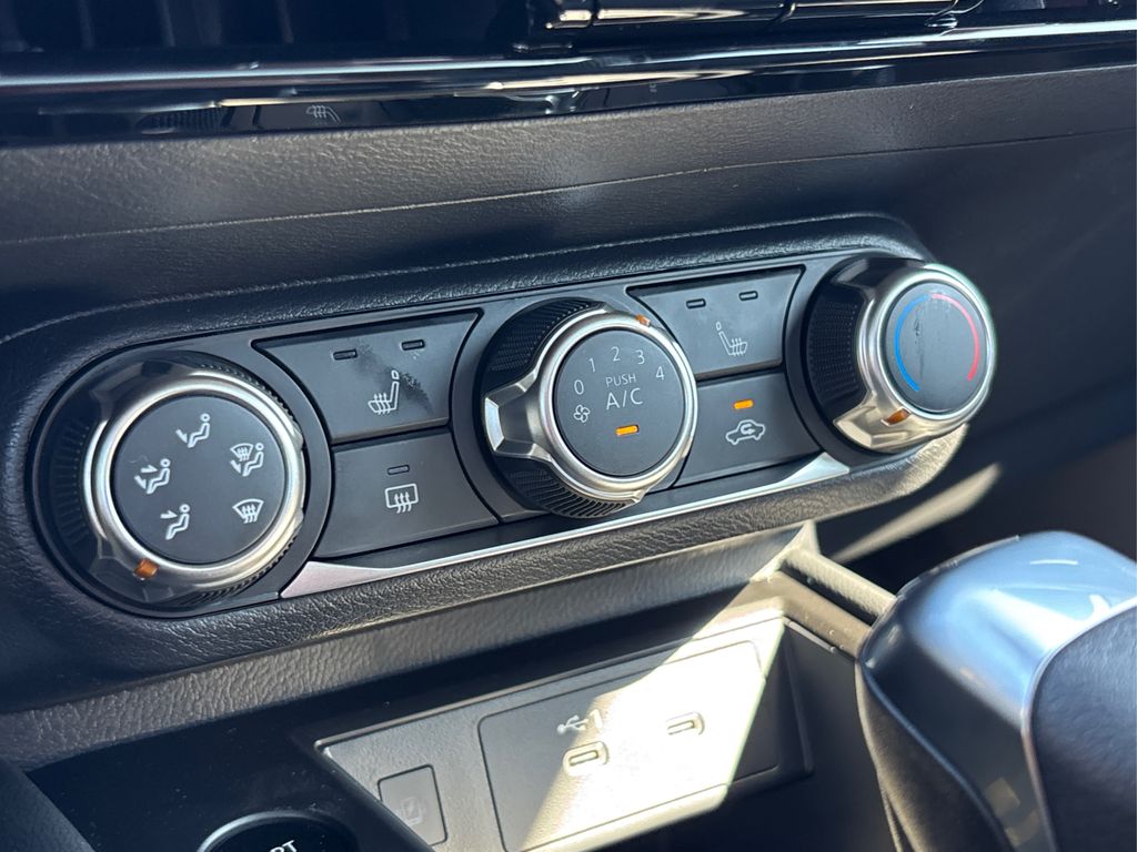 2025 Nissan Kicks SV photo 19