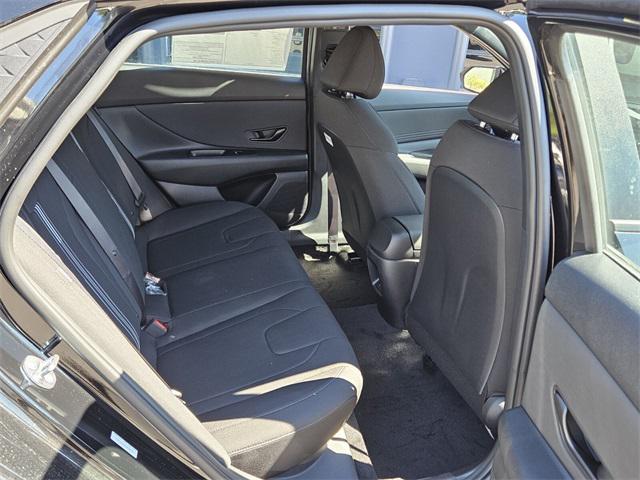 2025 Hyundai Elantra SEL Sport photo 17