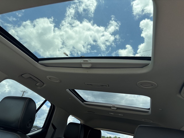 2021 Chevrolet Traverse Premier photo 25