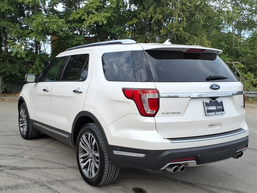 2018 Ford Explorer Platinum photo 2
