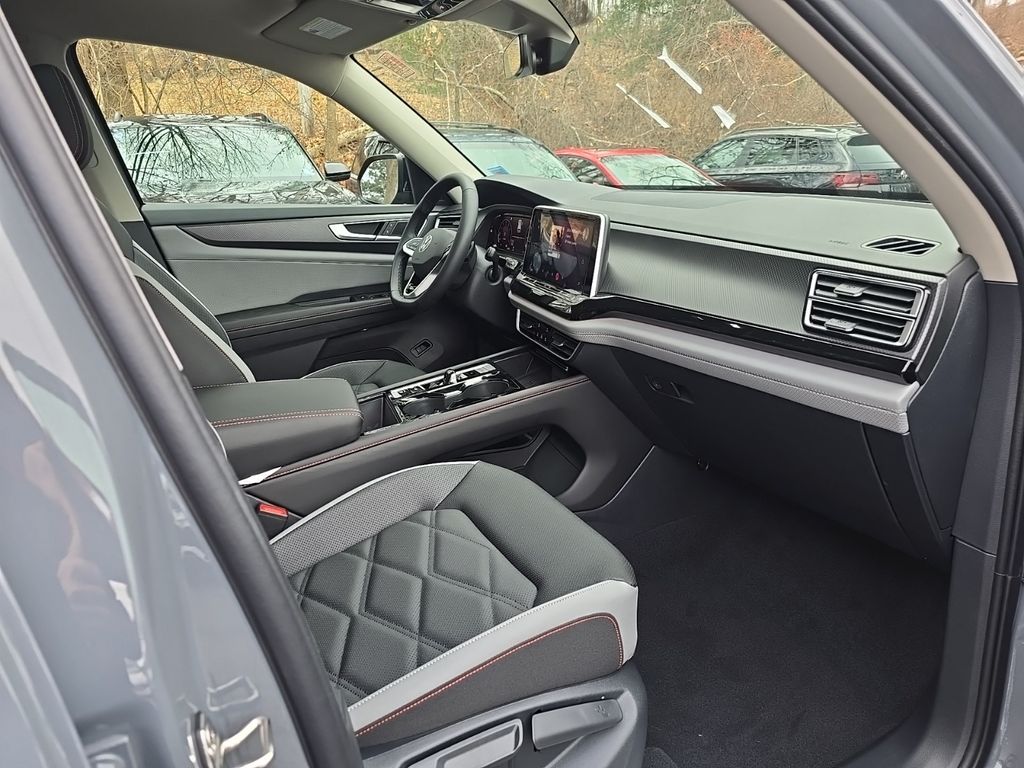 2025 Volkswagen Atlas Peak Edition SE photo 13