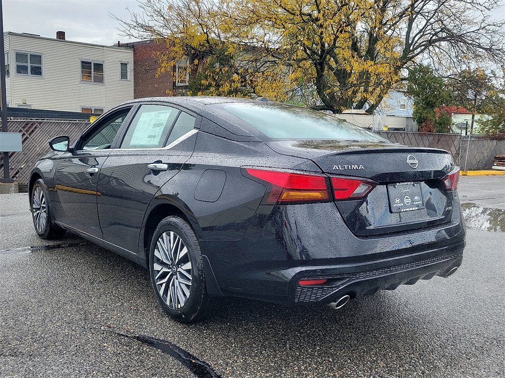 2025 Nissan Altima SV photo 4