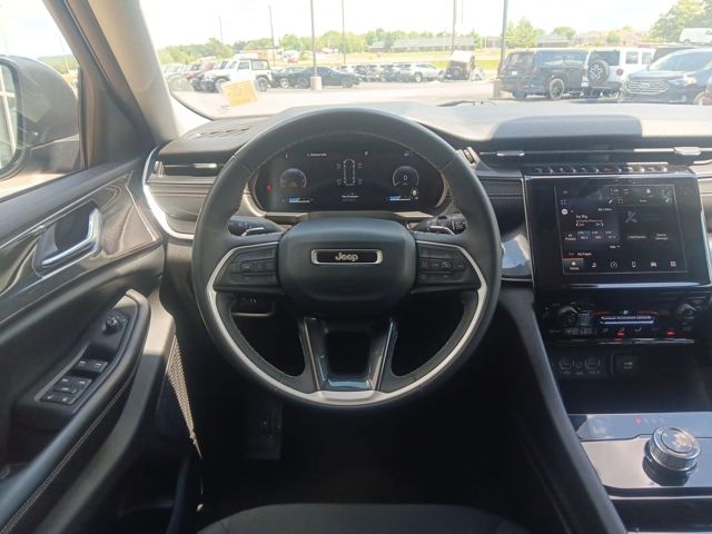 2023 Jeep Grand Cherokee Laredo photo 15
