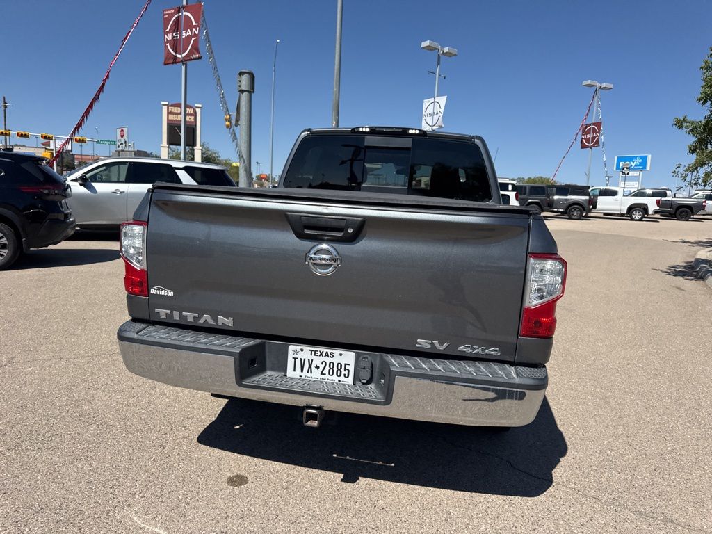2017 Nissan Titan SV photo 4