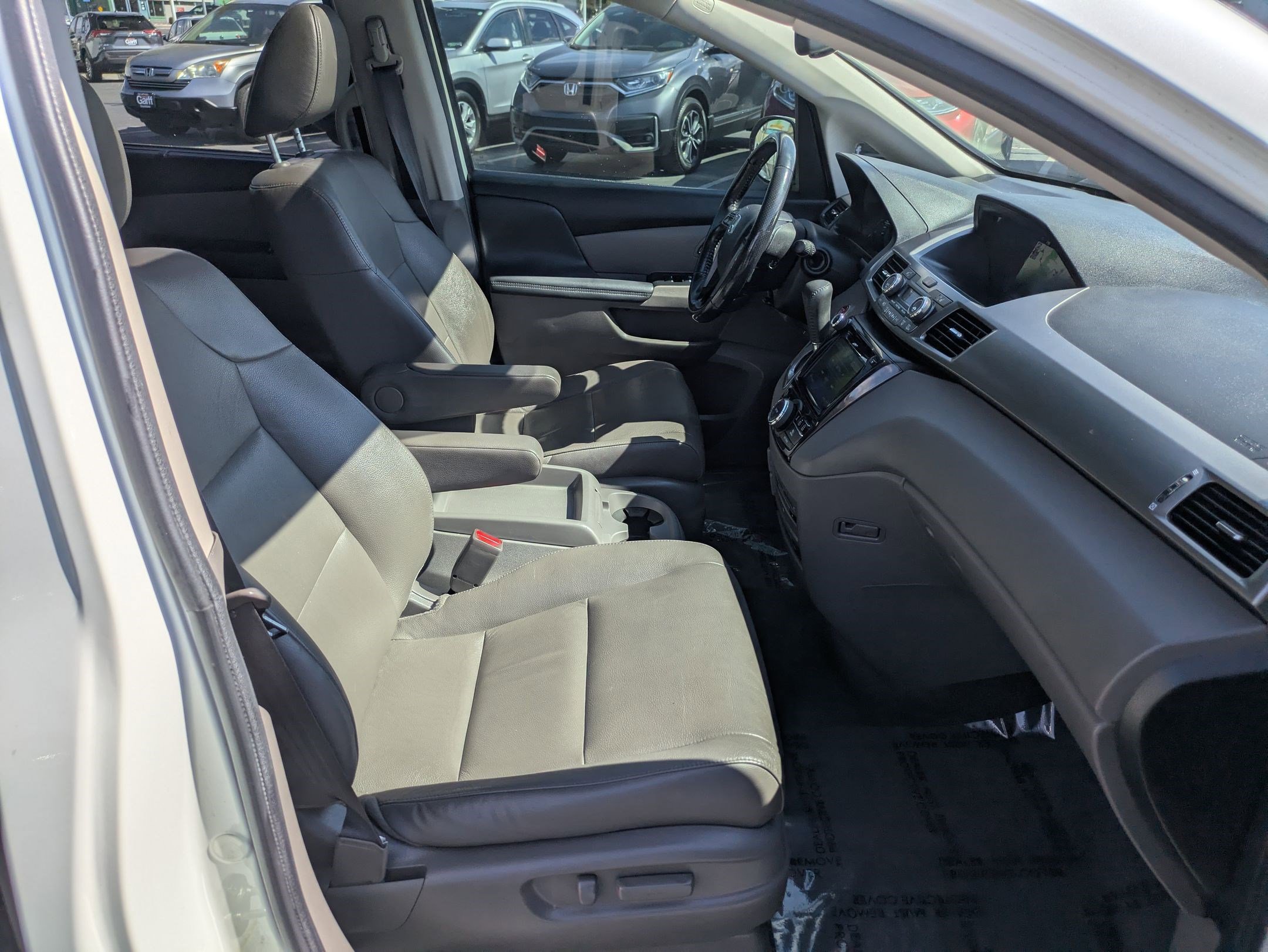 2016 Honda Odyssey Touring photo 32