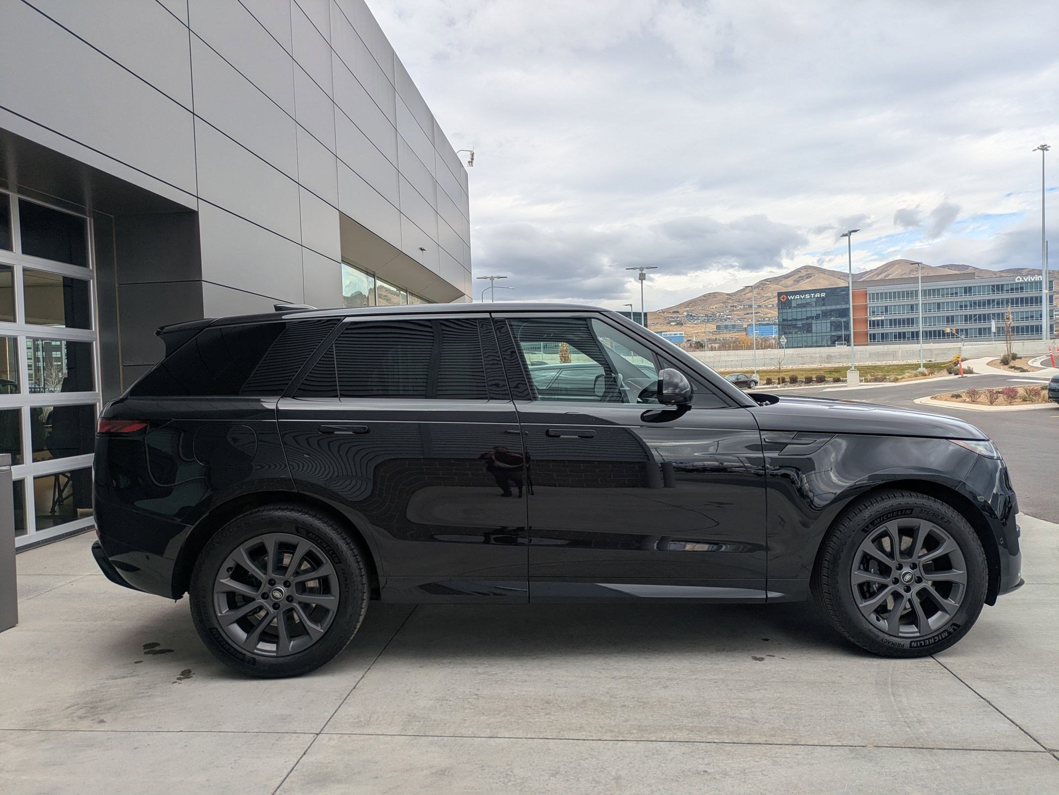 2024 Land Rover Range Rover Sport SE photo 3