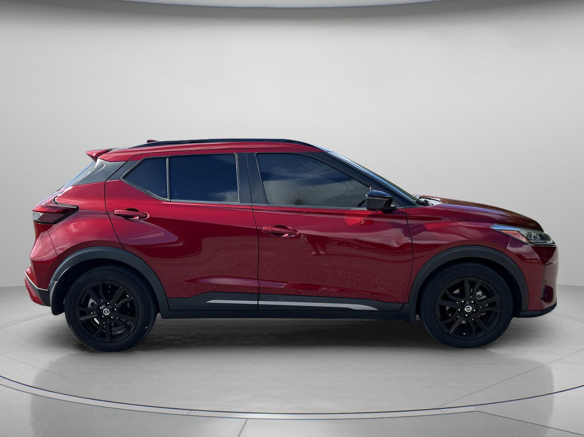 2021 Nissan Kicks SR photo 2