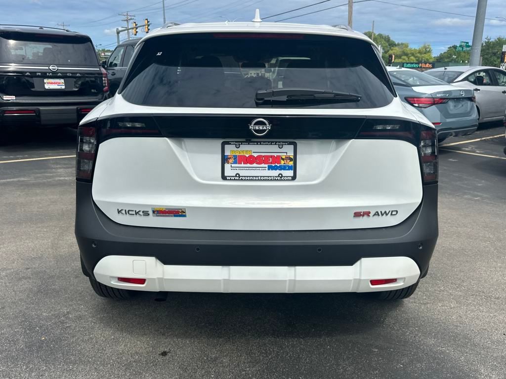 2025 Nissan Kicks SR photo 4