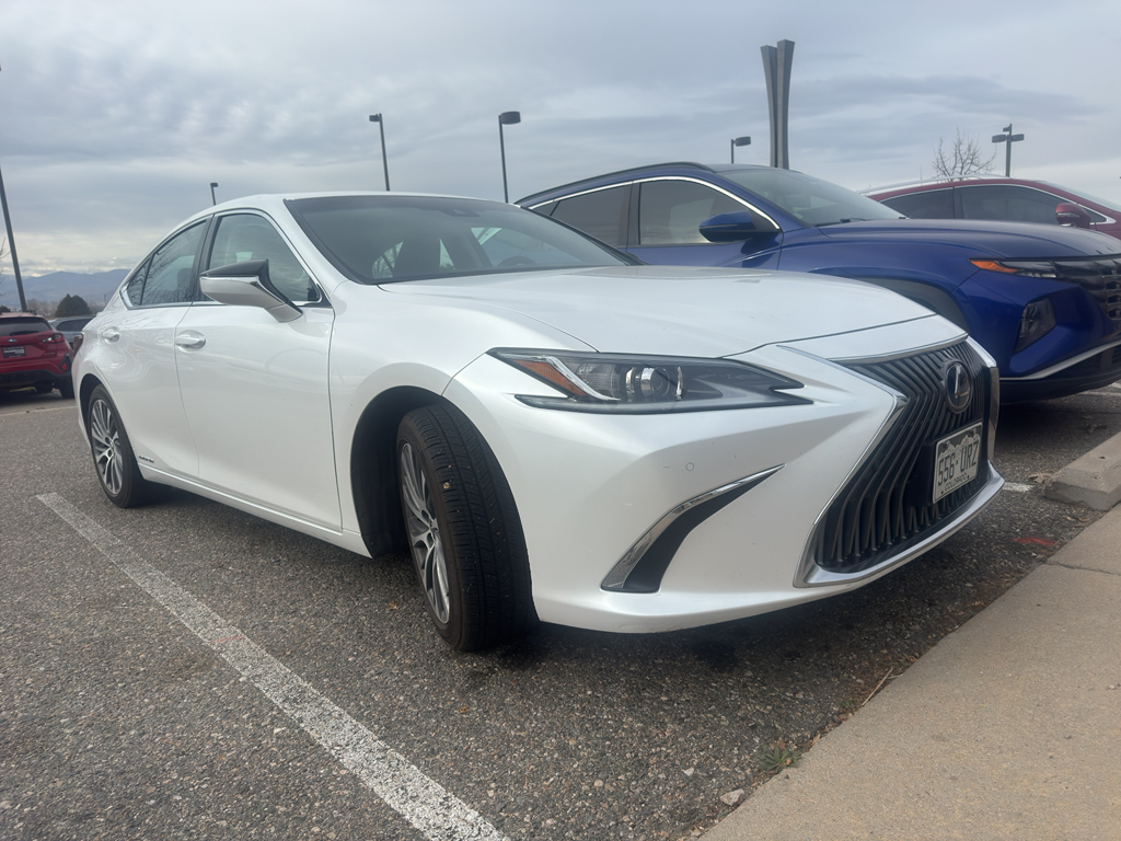 2020 Lexus ES 300h Base photo 2