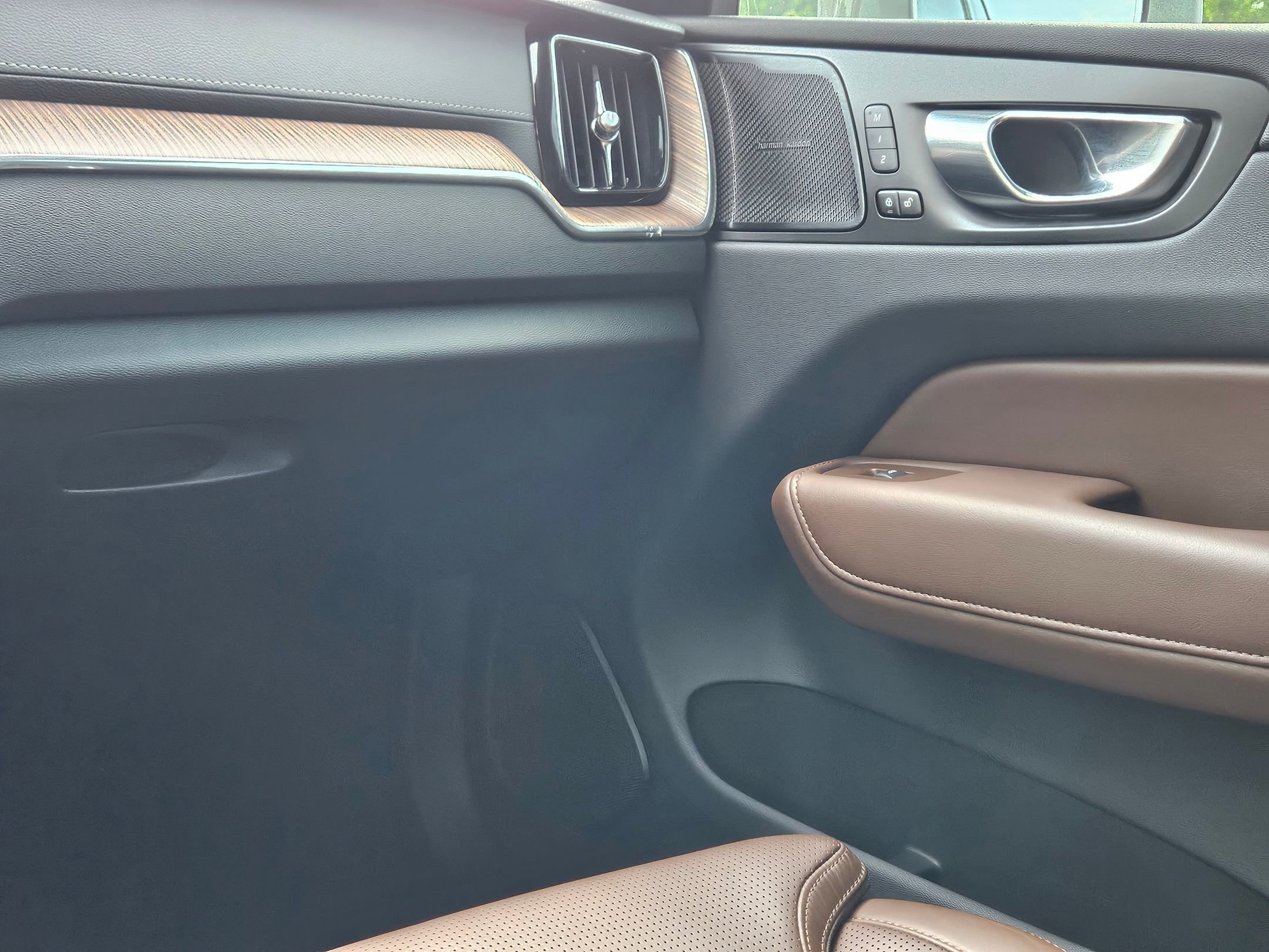 2022 Volvo XC60 Inscription photo 10
