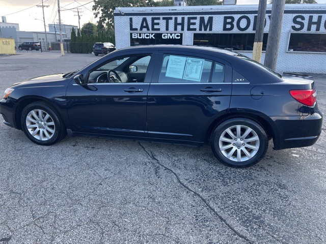 2012 Chrysler 200 Touring photo 8