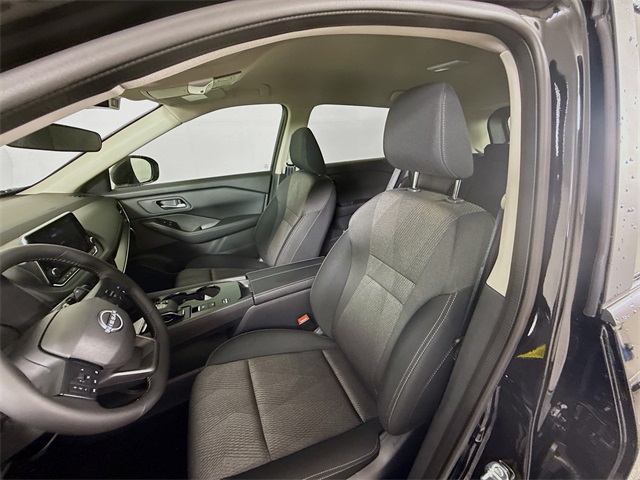 2025 Nissan Rogue SV photo 2