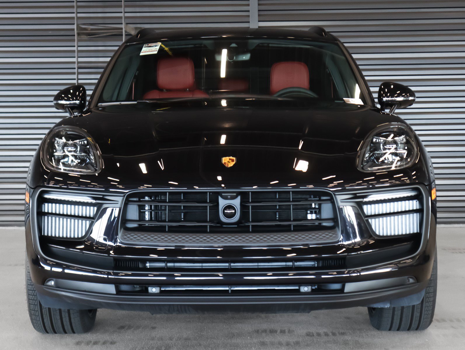 2025 Porsche Macan S photo 9