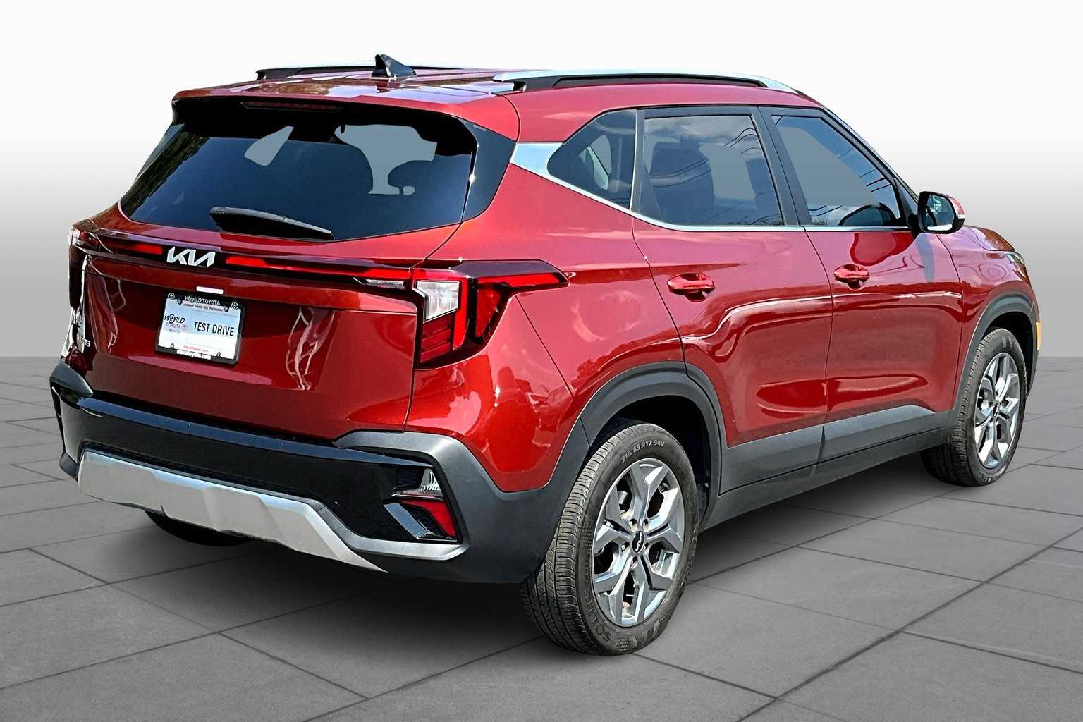 2024 Kia Seltos S photo 9