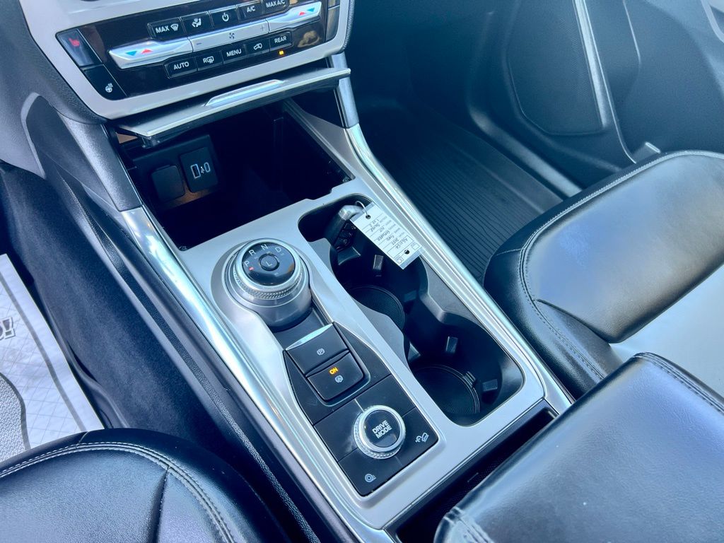 2022 Ford Explorer XLT photo 9