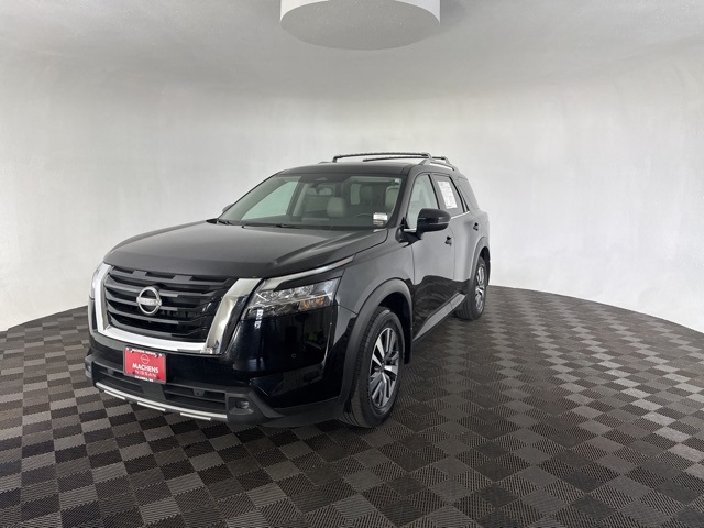 2022 Nissan Pathfinder SL photo 3