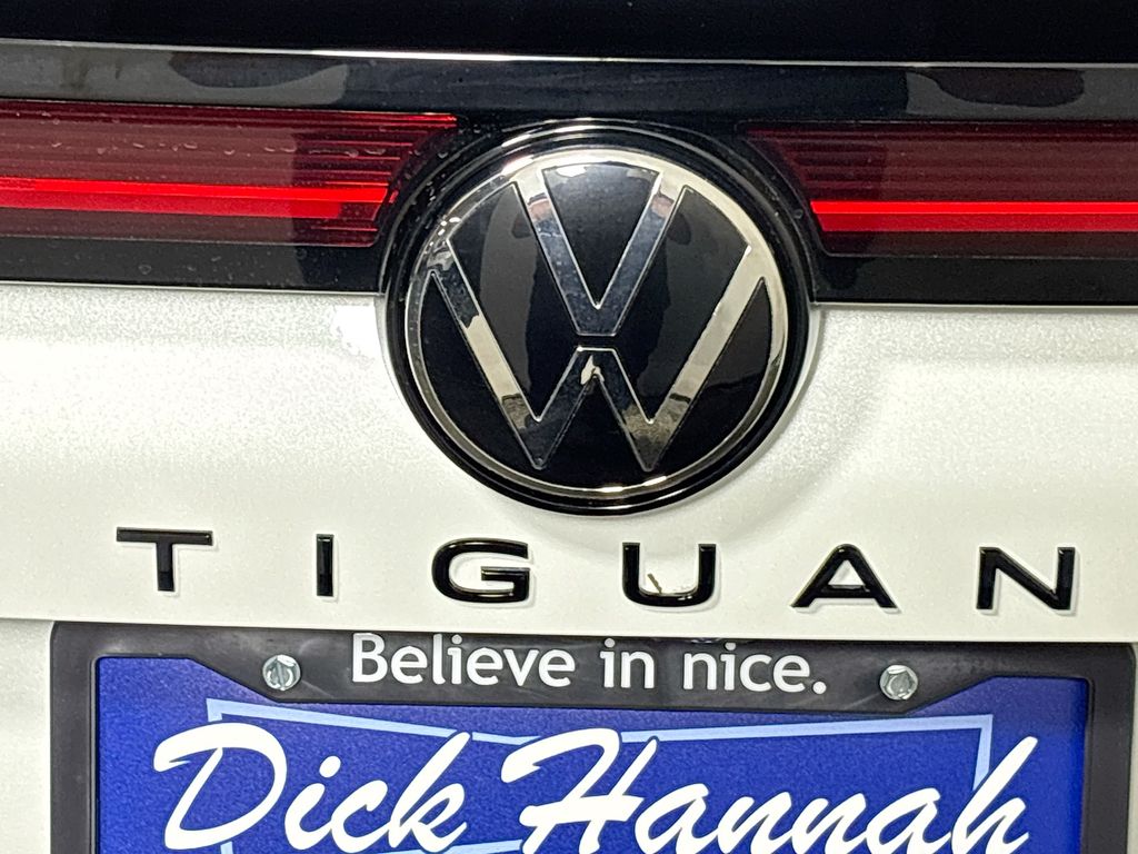 2025 Volkswagen Tiguan SE R-Line Black photo 23