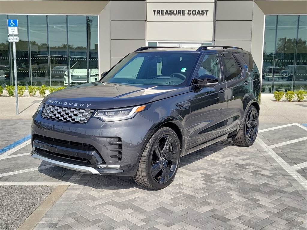 2025 Land Rover Discovery Metropolitan Edition's photo