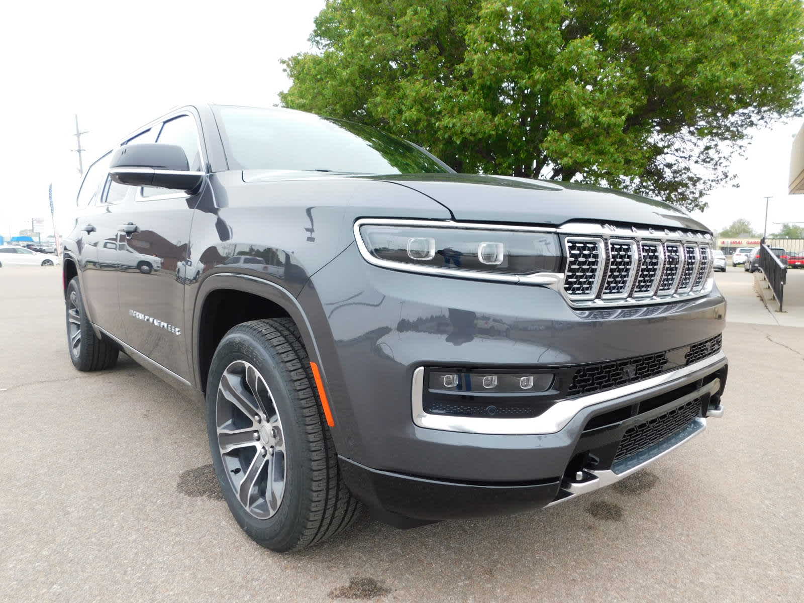 2024 Jeep Grand Wagoneer L Base photo 2