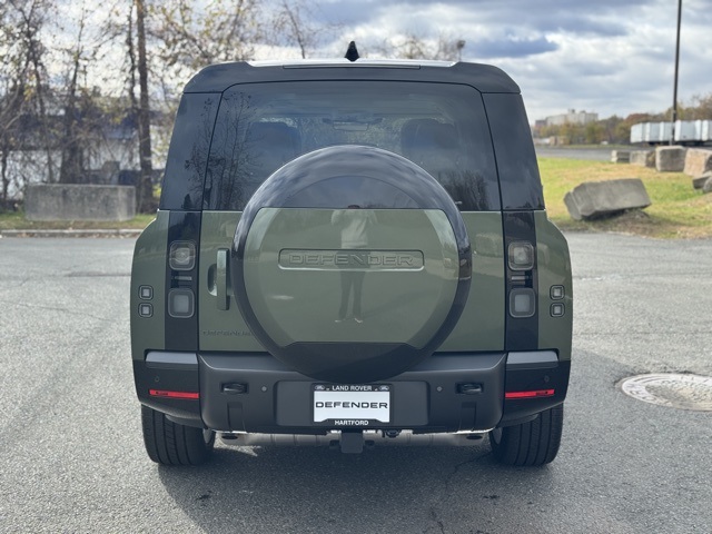 2026 Land Rover Defender 130 X-Dynamic SE photo 4