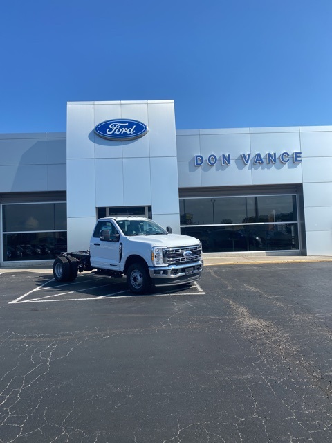 2026 Ford F-350 Super Duty Chassis Cab XL's photo