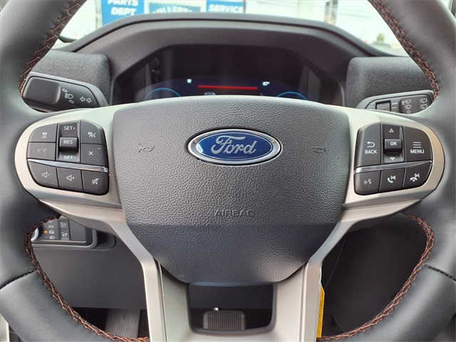 2025 Ford Explorer photo 14