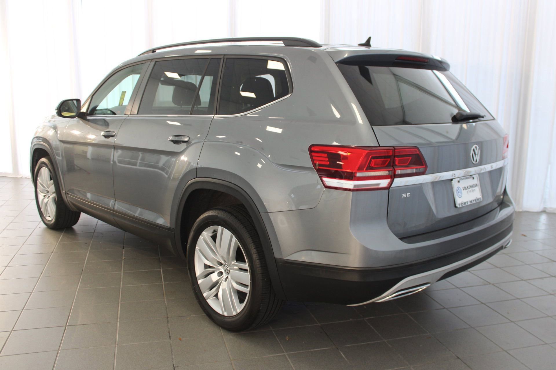 2020 Volkswagen Atlas SE Technology photo 3