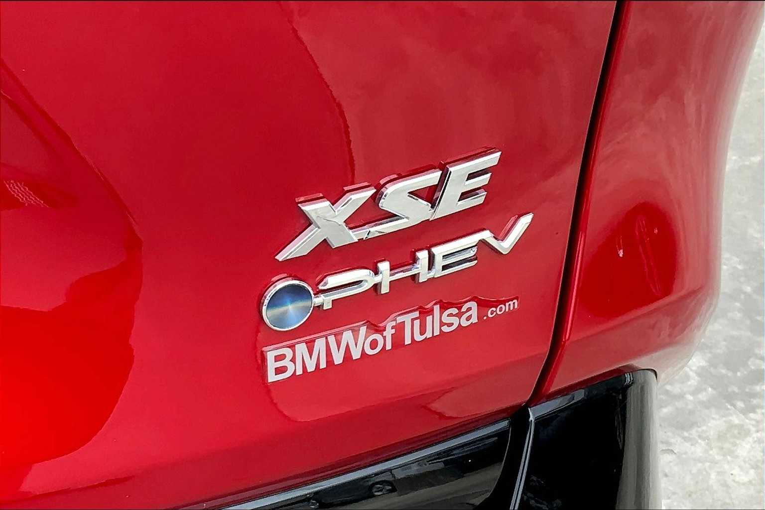2025 Toyota RAV4 Hybrid XSE photo 17