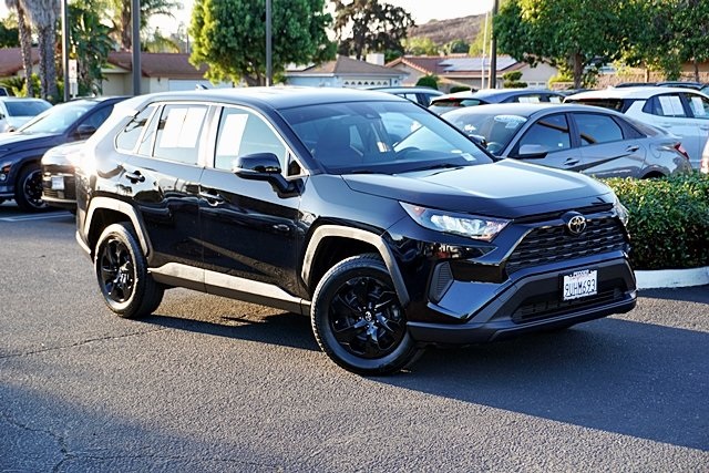 2022 Toyota RAV4 LE photo 2