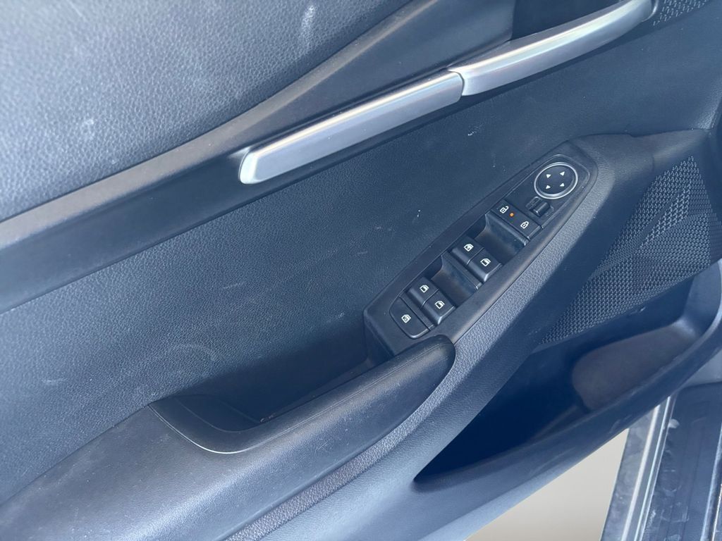 2025 Kia Seltos LX photo 11