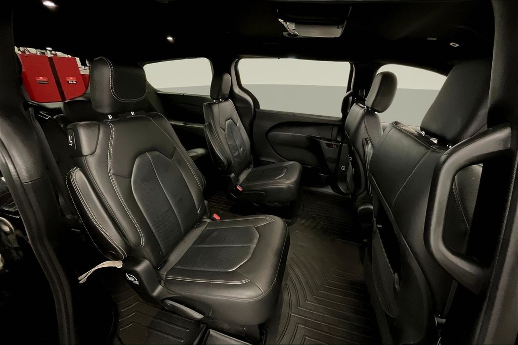 2018 Chrysler Pacifica Touring L photo 25