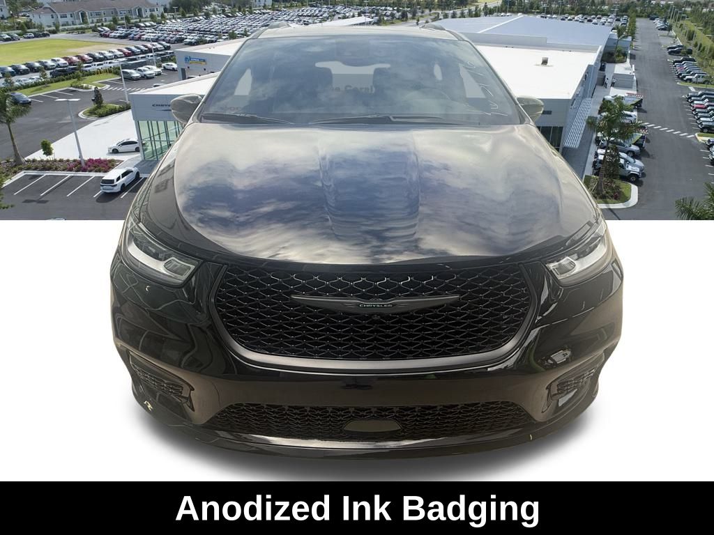 2026 Chrysler Pacifica Limited photo 8