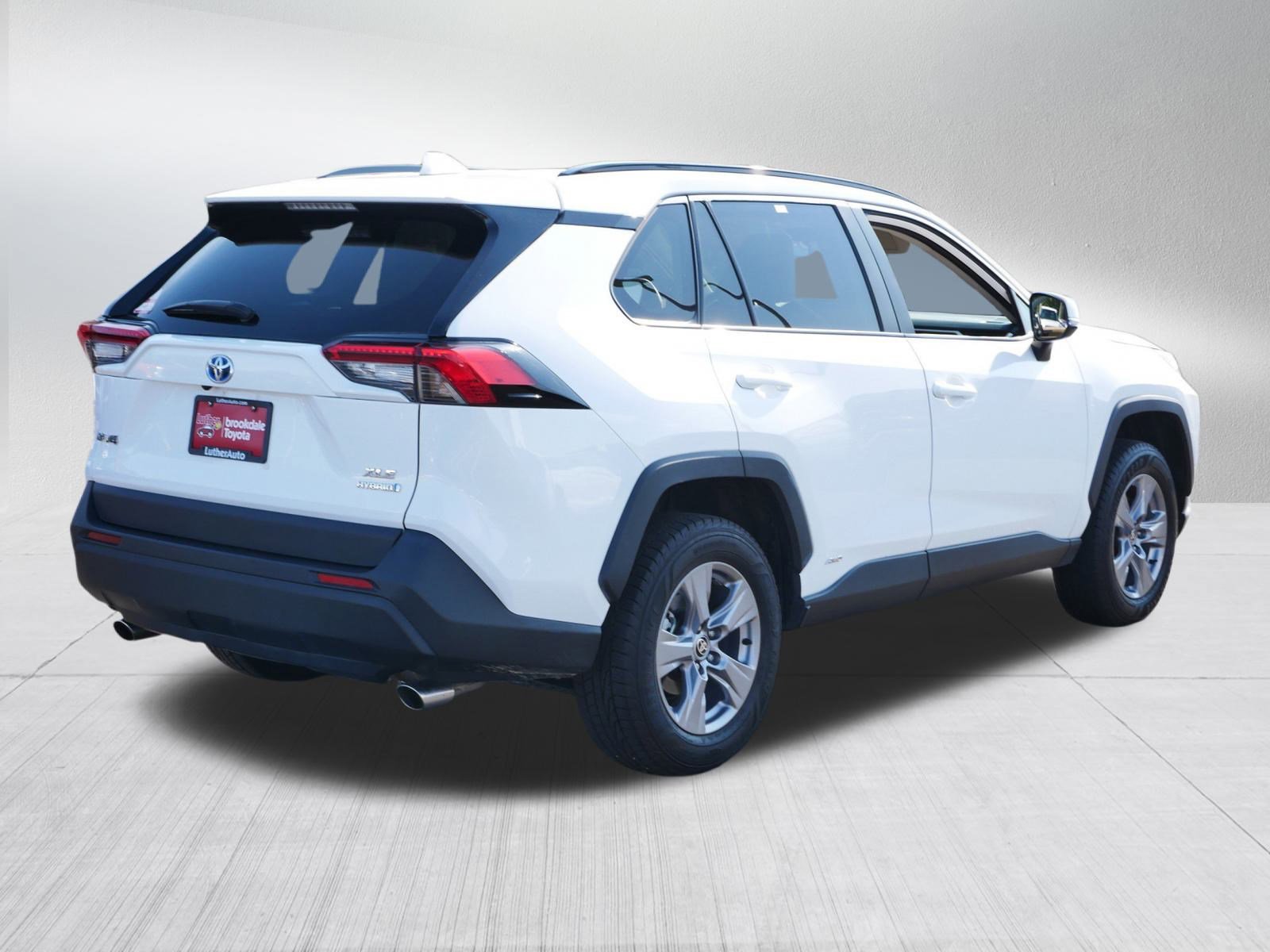 2022 Toyota RAV4 Hybrid XLE photo 6