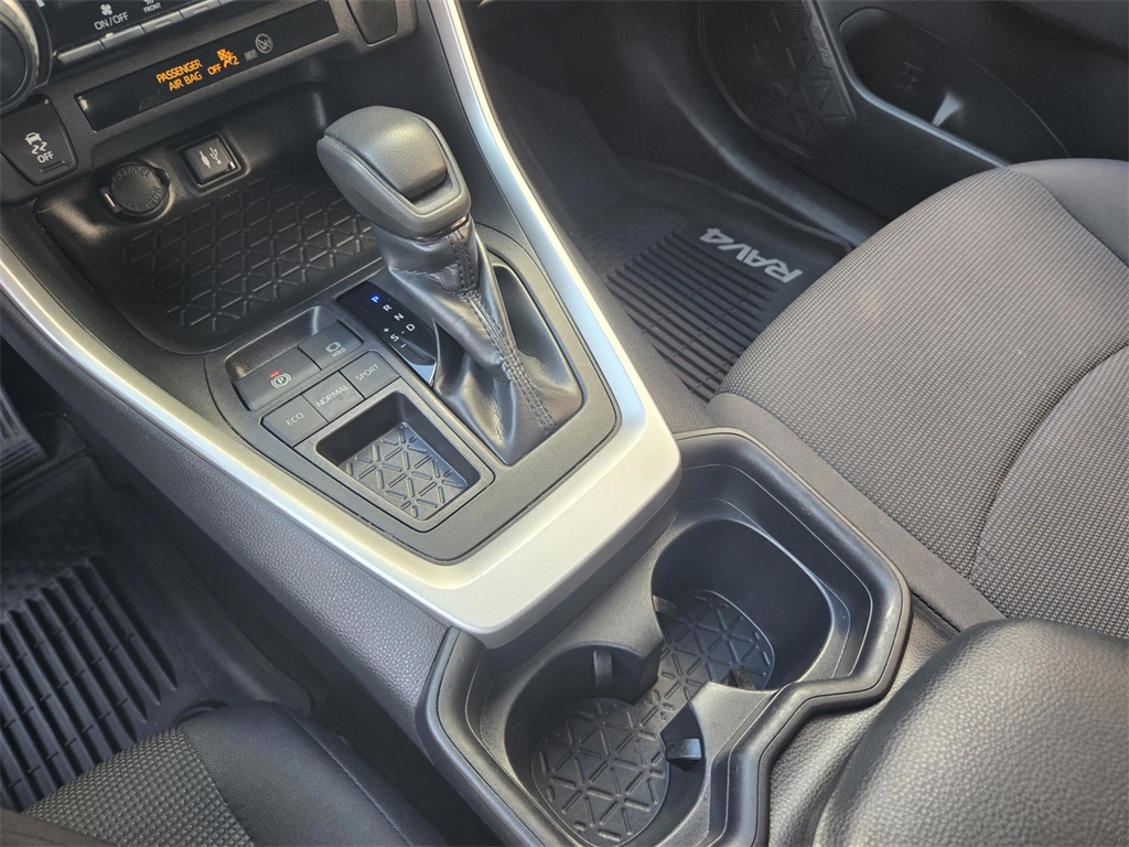2019 Toyota RAV4 LE photo 19