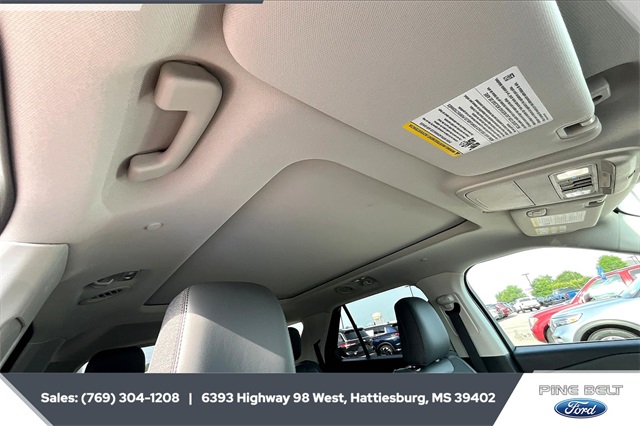 2025 Ford Explorer photo 2