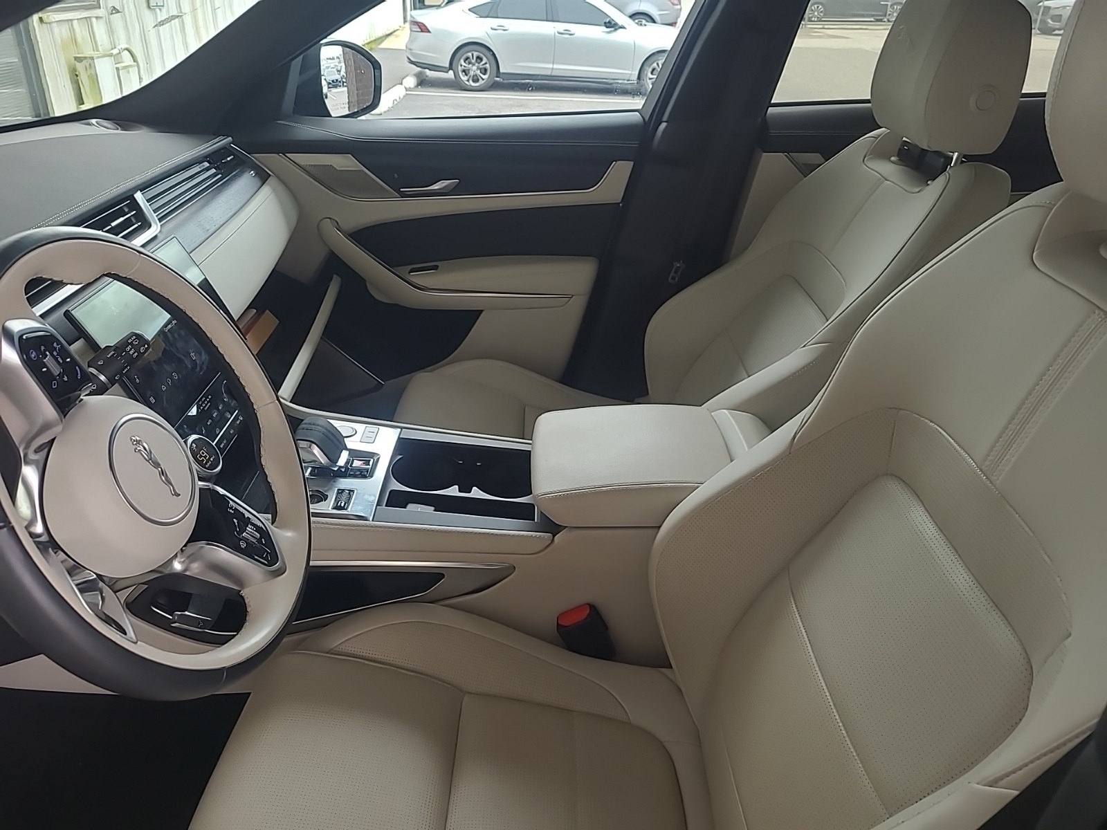 2025 Jaguar F-PACE P250 R-Dynamic S photo 3