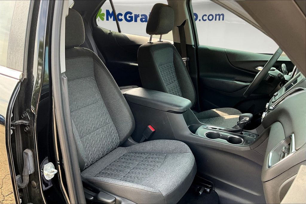 2023 Chevrolet Equinox LT photo 25