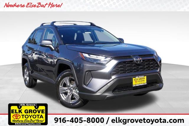 2025 Toyota RAV4 XLE's photo