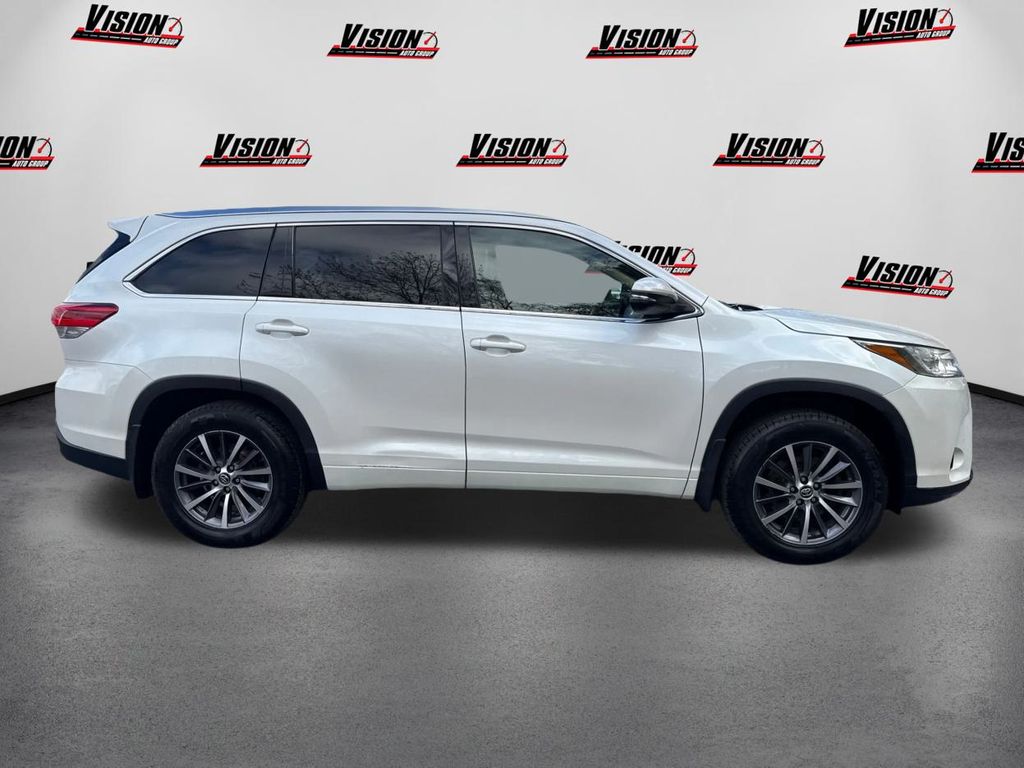 2018 Toyota Highlander XLE photo 4