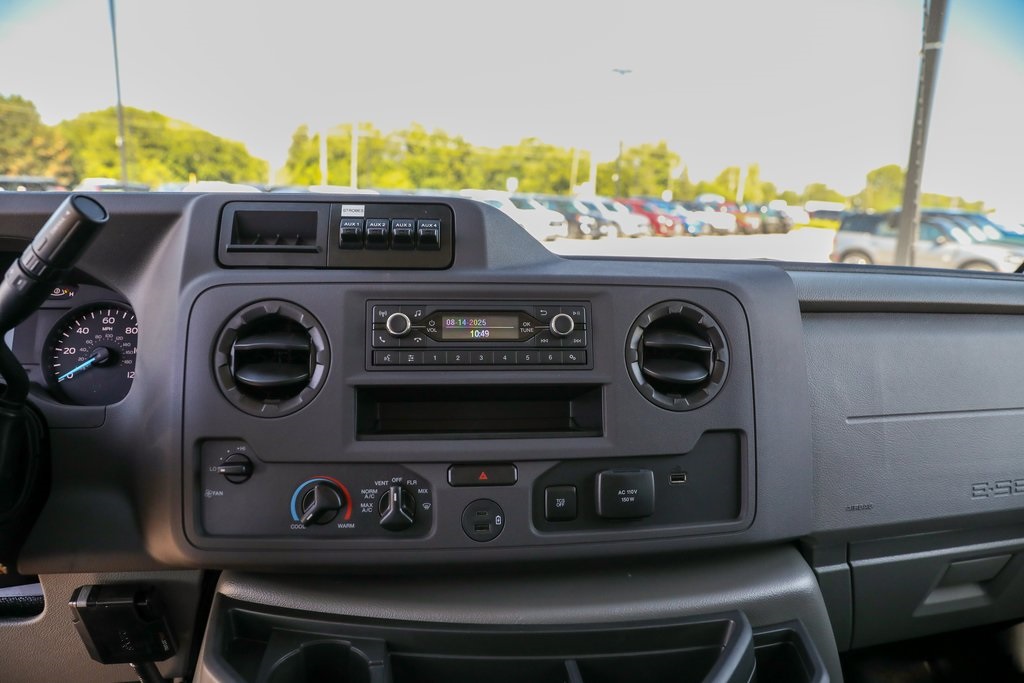 2025 Ford E-350 photo 39