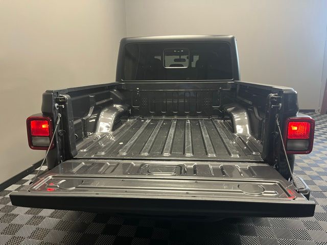 2023 Jeep Gladiator Sport photo 19