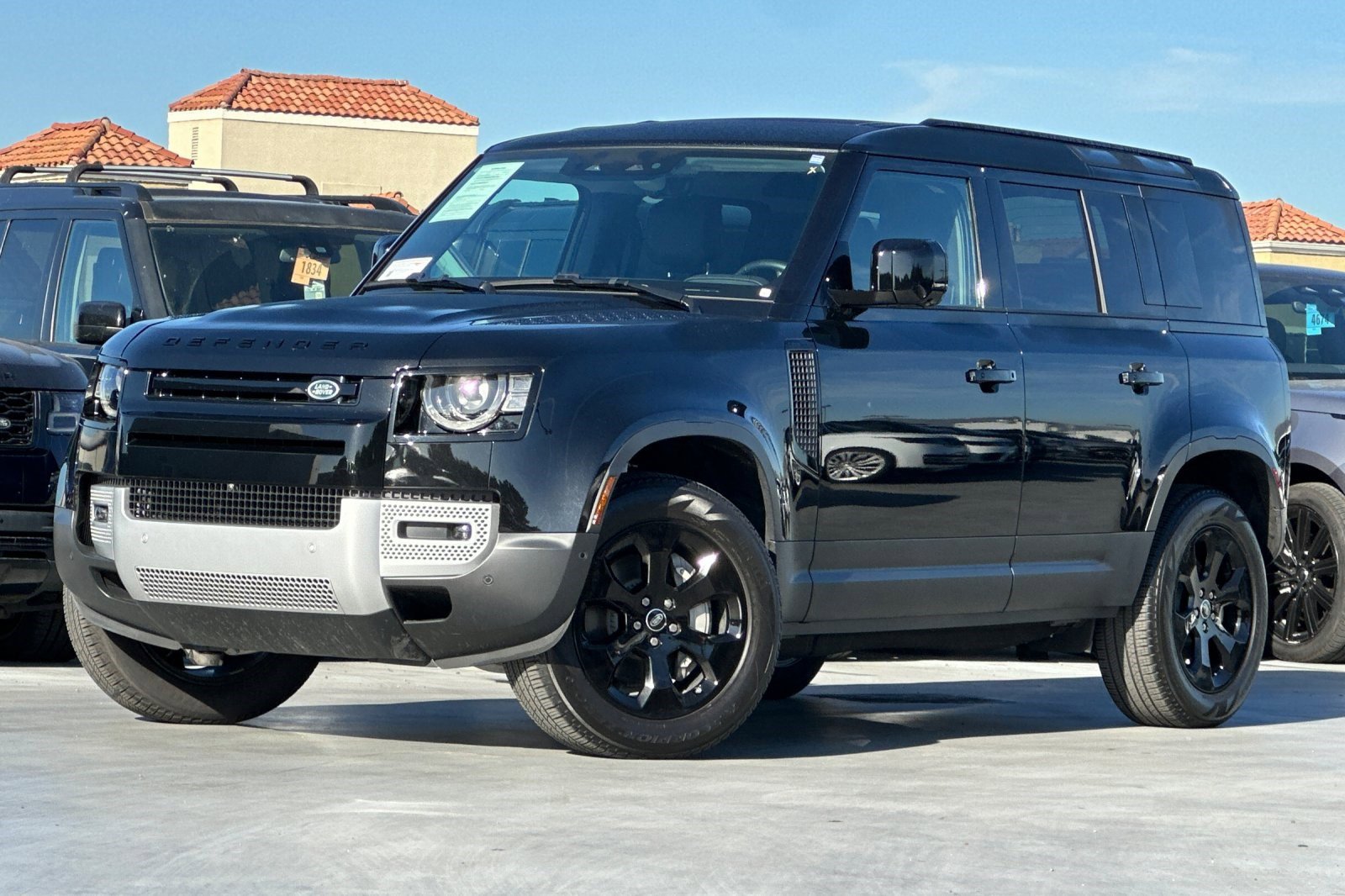 2025 Land Rover Defender S's photo