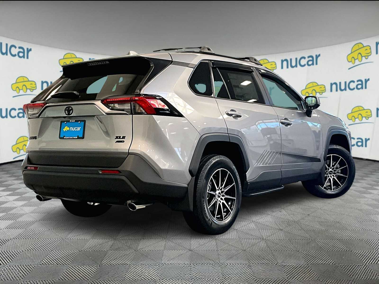 2025 Toyota RAV4 XLE photo 3