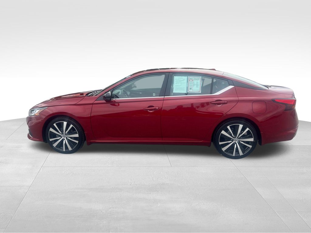 2022 Nissan Altima SR photo 2