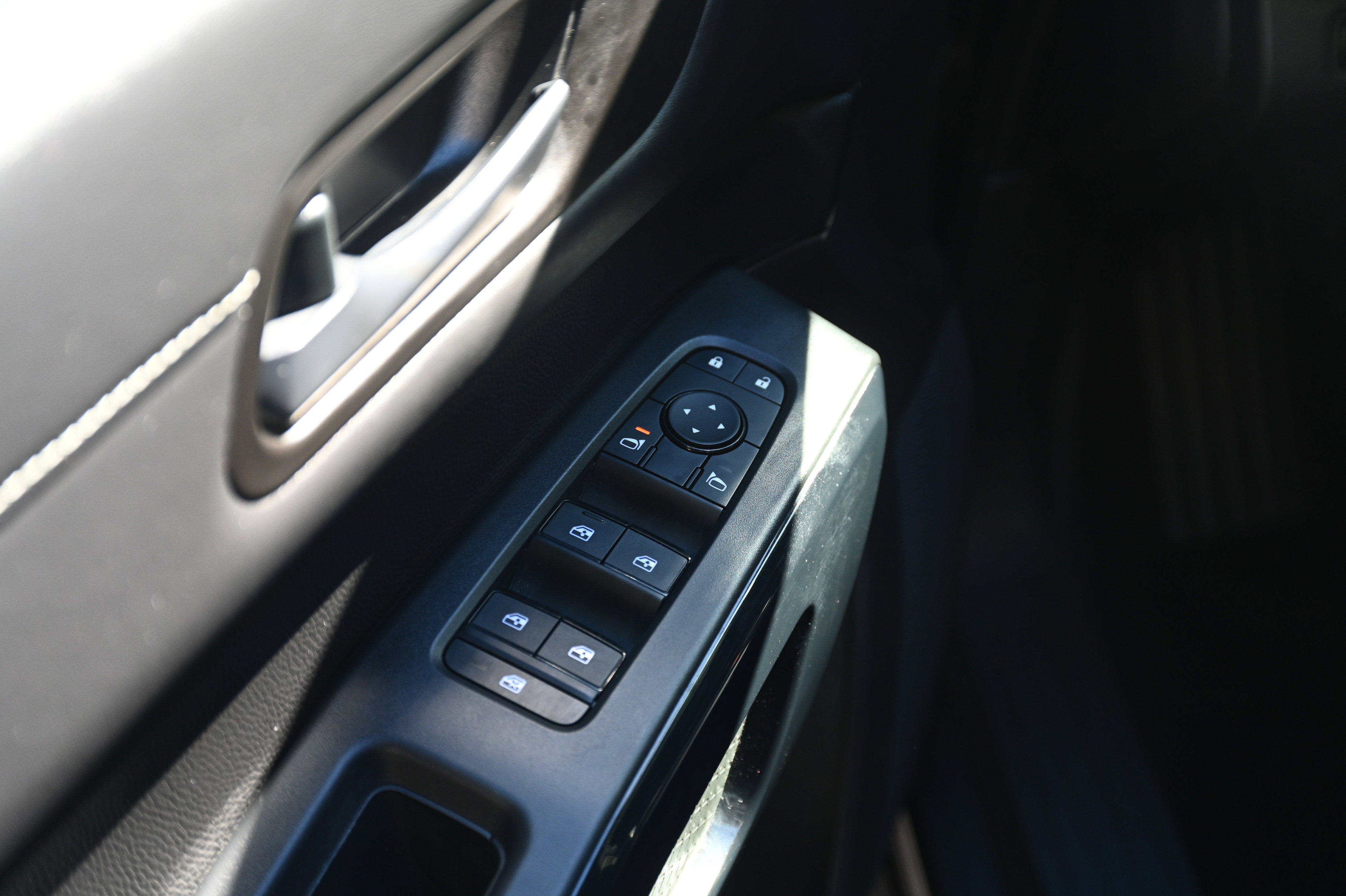 2024 Nissan Pathfinder S photo 10