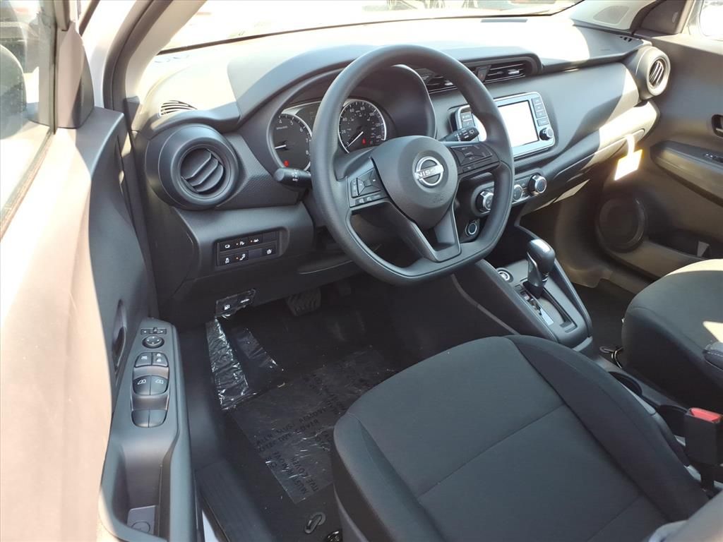 2025 Nissan Kicks Play S photo 11