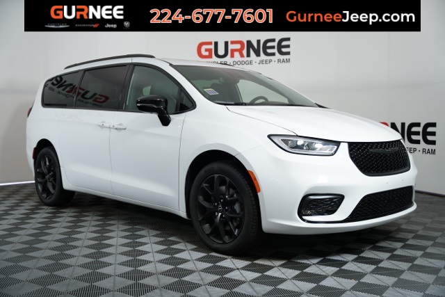 2026 Chrysler Pacifica Limited's photo